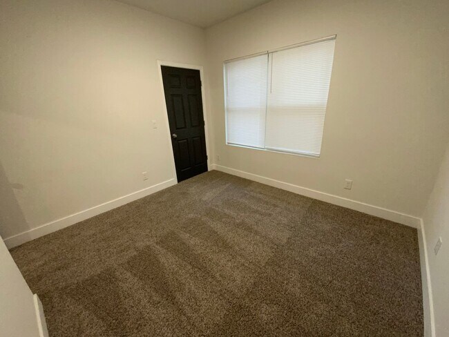 Building Photo - 3 Bedroom House for Rent