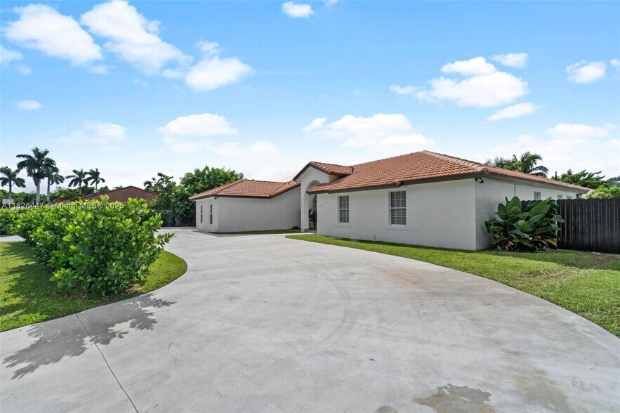 Building Photo - 15862 SW 286th St