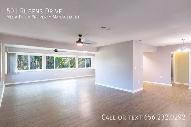 Building Photo - 501 Rubens Dr