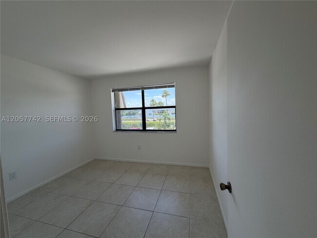 Building Photo - 411 NW 100th Pl