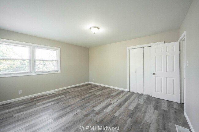 Building Photo - 6276 Eastgate Ave