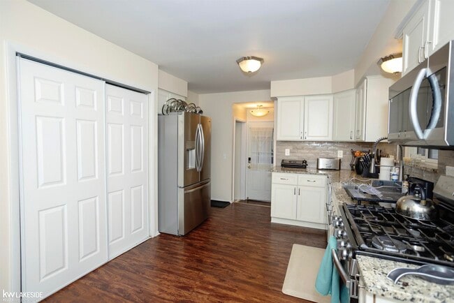 Building Photo - 28115 Little Mack Ave