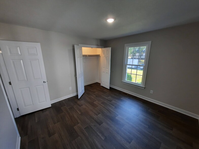 Large bedrooms with plenty of closet space - 1717 Old Barn Rd