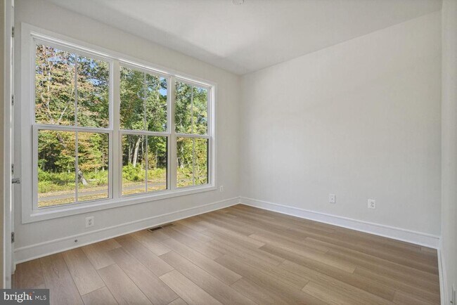 Building Photo - 23115 Glenwood Hts Cir