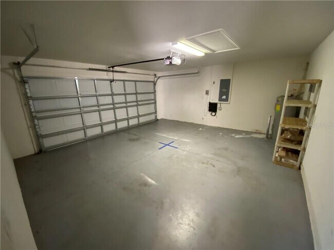 Building Photo - 7843 Foxgrove Dr