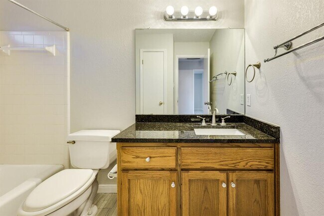 Building Photo - 2304 Willow Way