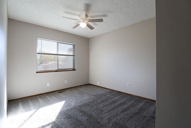 Building Photo - Beautiful 2 Story Home in Loveland