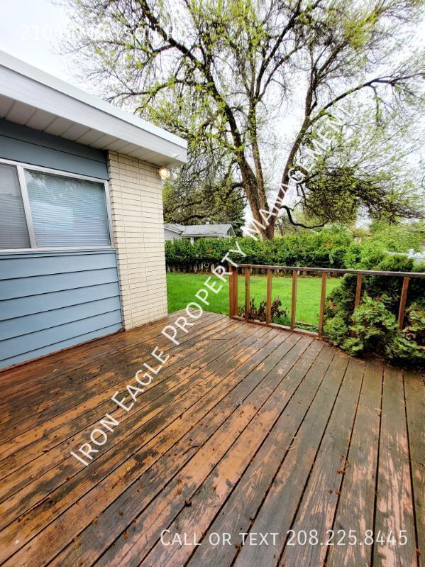 Building Photo - 2104 N Bryson Rd