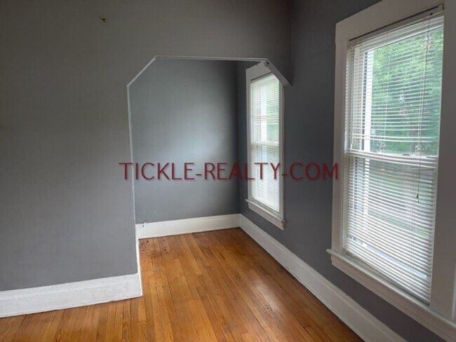 Building Photo - 2-4 Whalin Street