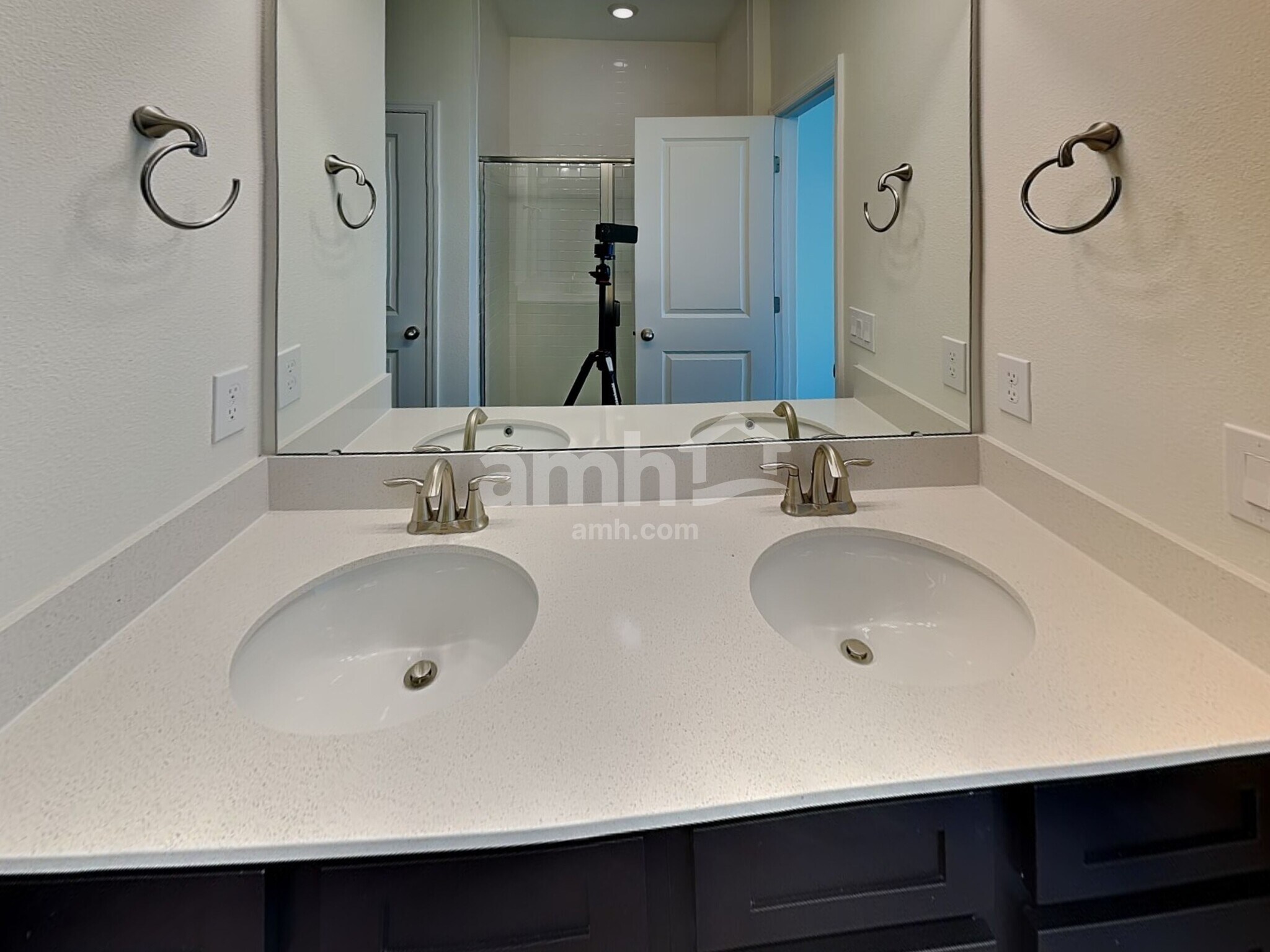 Building Photo - 1259 Sky Lks Dr