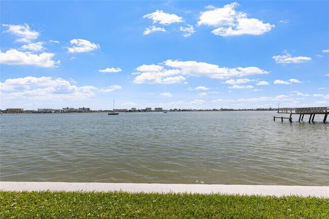 Building Photo - 4775 Cove Cir