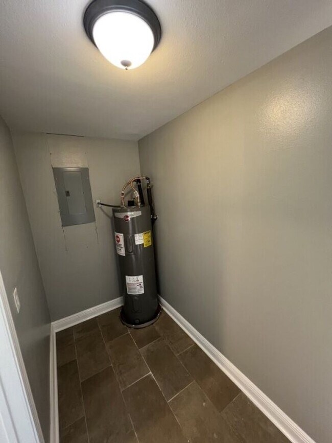 Building Photo - Charming 3 Bedroom Home in a Prime Zachary Location & School District!