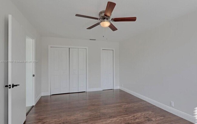 Building Photo - 876 Gardenia Dr