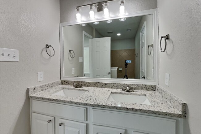 Building Photo - 16415 Lapis River Dr