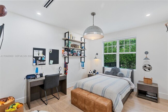 Building Photo - 9301 SW 93rd Ave