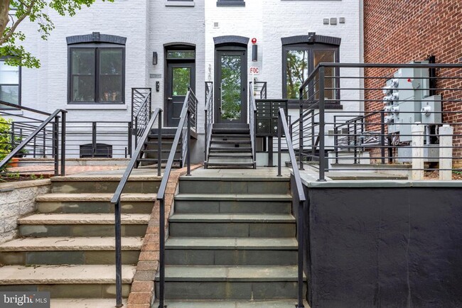 Building Photo - 2301 Ontario Rd NW