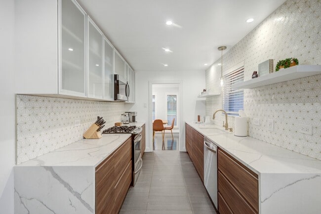 Building Photo - 9667 Timberleaf Dr