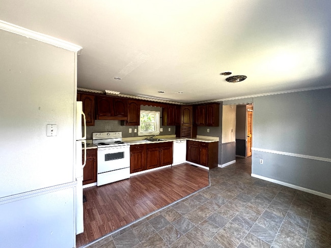 Building Photo - 19 Maple Ln