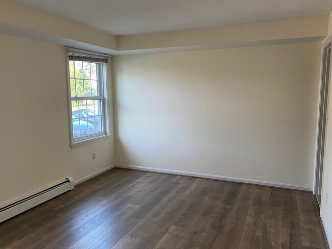 Building Photo - Two Bed, Two Full Bath Condo in Portsmouth...