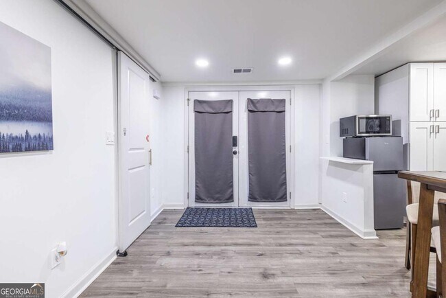 Building Photo - 1122 Elaine Dr