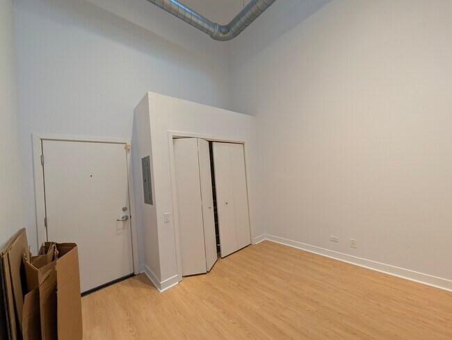 Building Photo - 5115 N Clark St