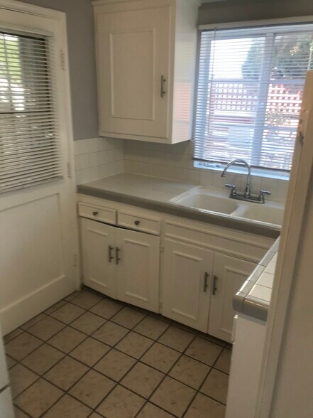 Kitchen - 1114 N Sweetzer Ave