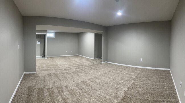 Building Photo - 602 Sara St