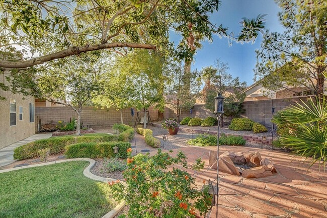 Building Photo - Gorgeous NW Single Story! 3 Car Garage! Serene Backyard.