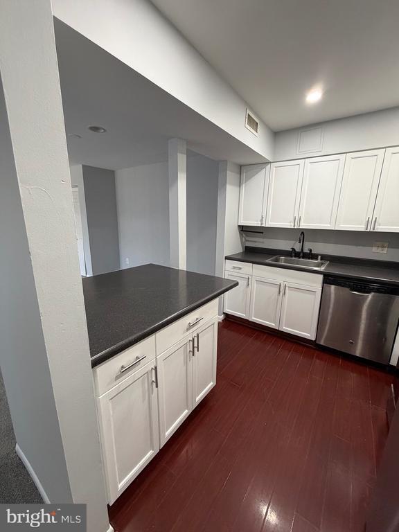 Building Photo - 10122 Campus Way S