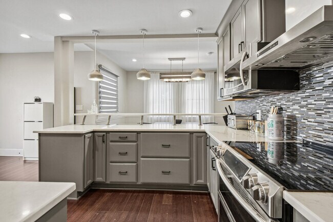Building Photo - 4415 Bradley Ln