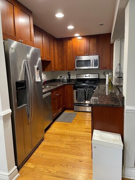 Building Photo - 2501 W Touhy Ave