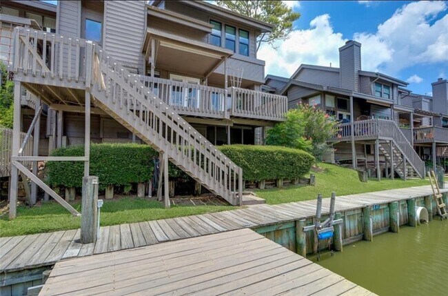 Building Photo - 18104 Starboard Dr