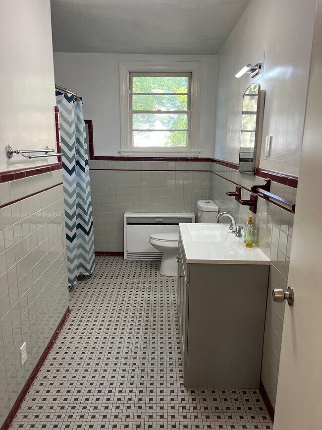 Building Photo - 1370 S Braden Crescent