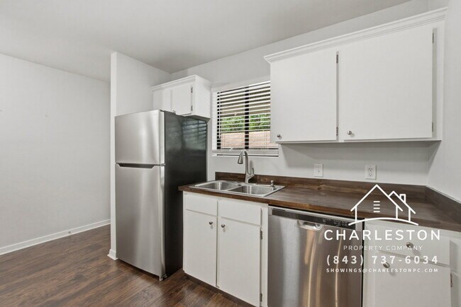 Building Photo - 2741 Jobee Dr