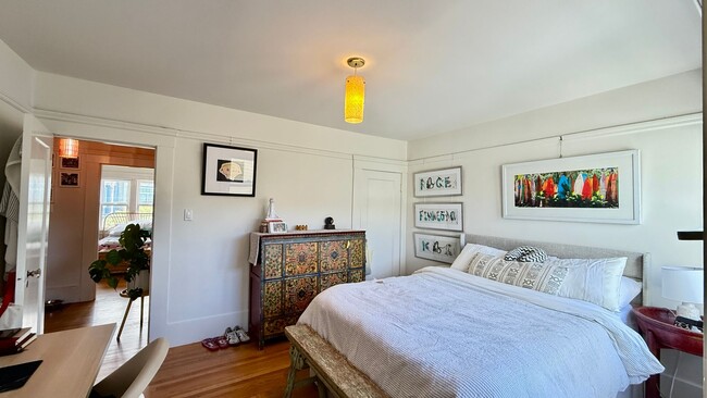 Building Photo - DREAM HOME! Spacious 3 BR + Sunroom/ 1.5 BA  in the Richmond area- AMSI