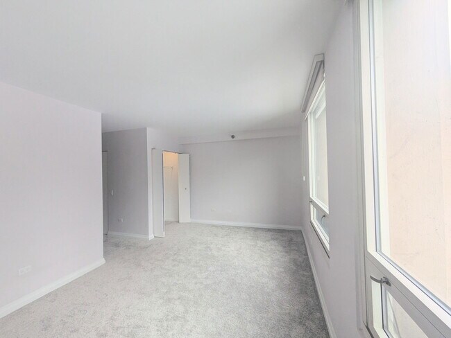 Building Photo - 33 W Ontario St