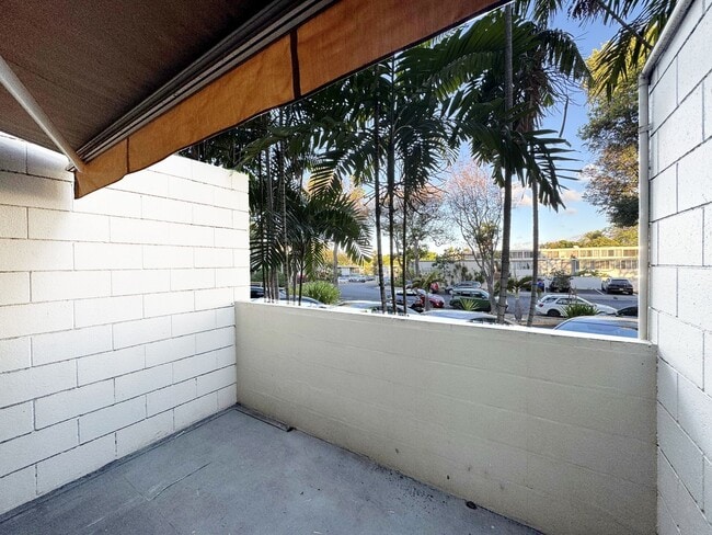 Building Photo - Pet Friendly Pualei Circle Condo with One ...