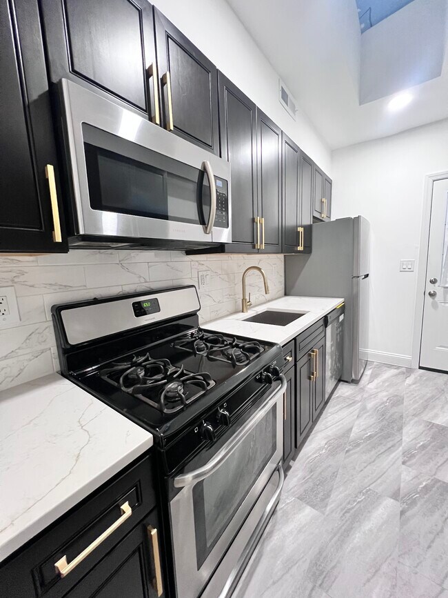 Building Photo - 1423 K St SE