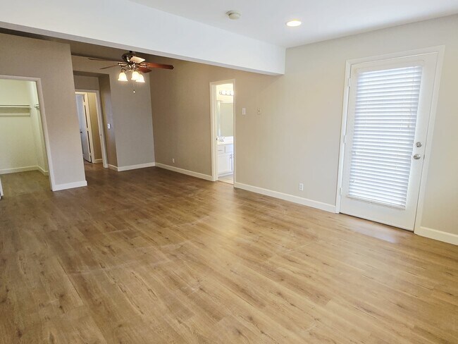 Building Photo - 925 Chaps Cir