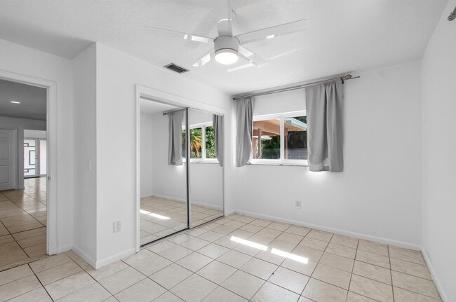 Building Photo - 4760 Bison St