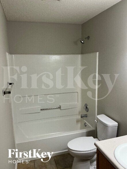 Building Photo - 8636 Aylesworth Dr