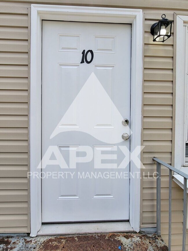 Building Photo - Newly Renovated - Alcoa Studio Apartments – Convenient Location!