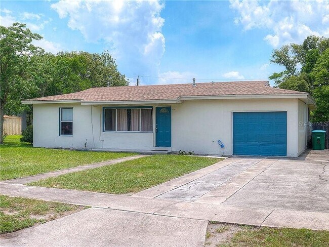 Building Photo - 2 Bed 1 Bath Pet Friendly with Fenced Yard...