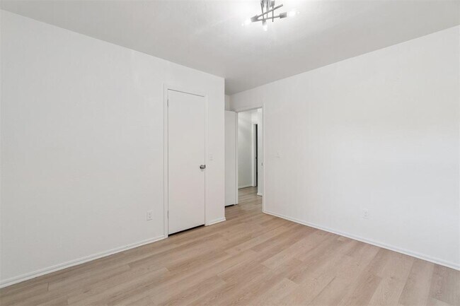 Building Photo - 1033 Mabel C Fry Blvd