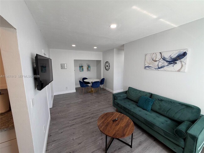 Building Photo - 10002 E Bay Harbor Dr