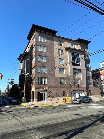 Primary Photo - 4401 Park Ave