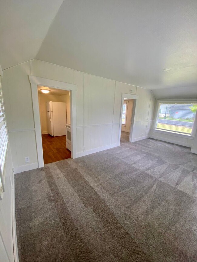 Building Photo - D&B Homes
