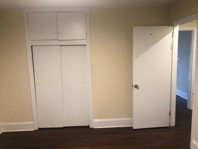 Building Photo - Dresden E - Westchester Duplex