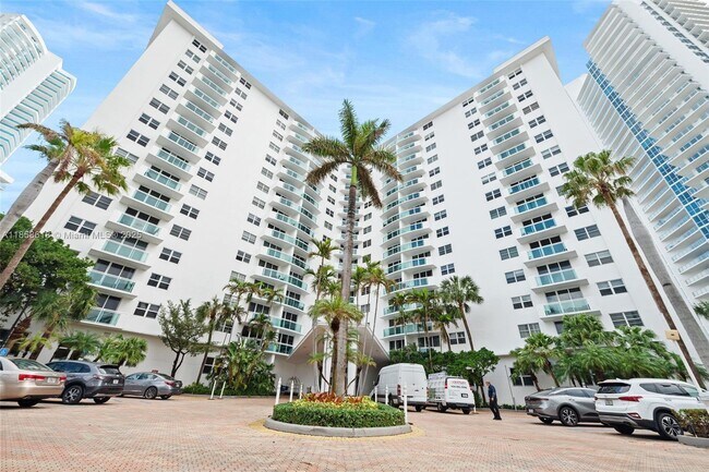 Building Photo - 3001 S Ocean Dr