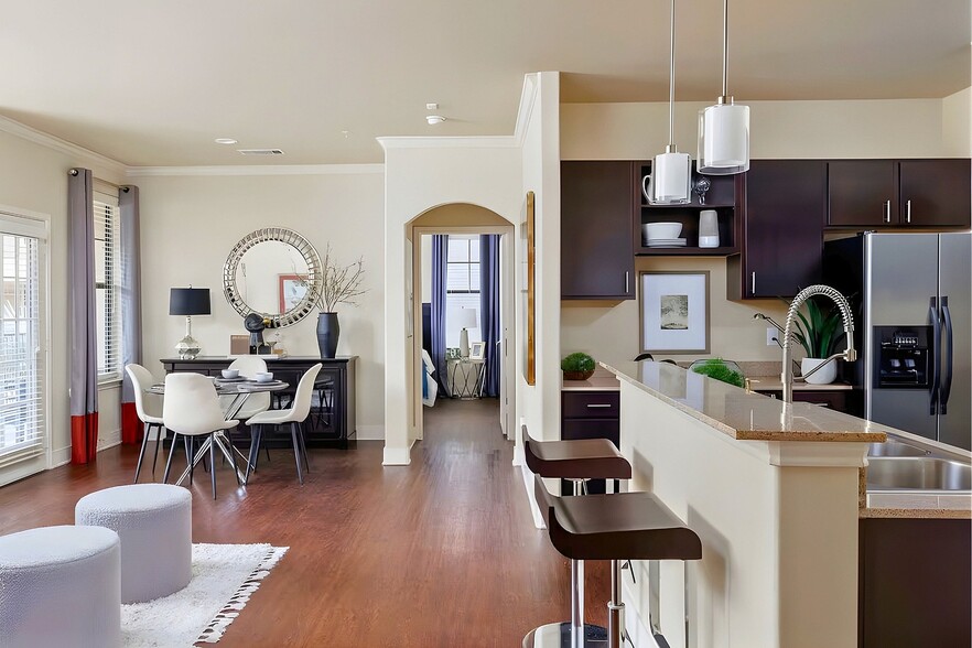 Eat-In Kitchen Islands - Ladera Apartment Homes